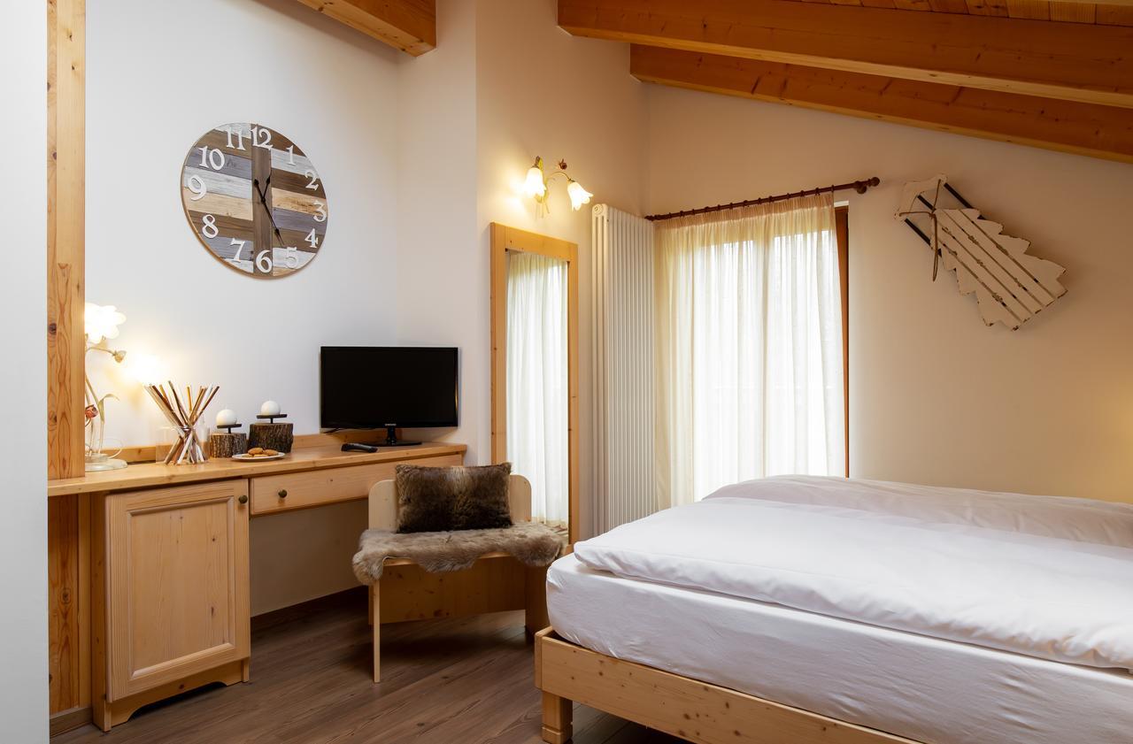 Hotel Chalet Giasenei Sagron Mis Exteriör bild