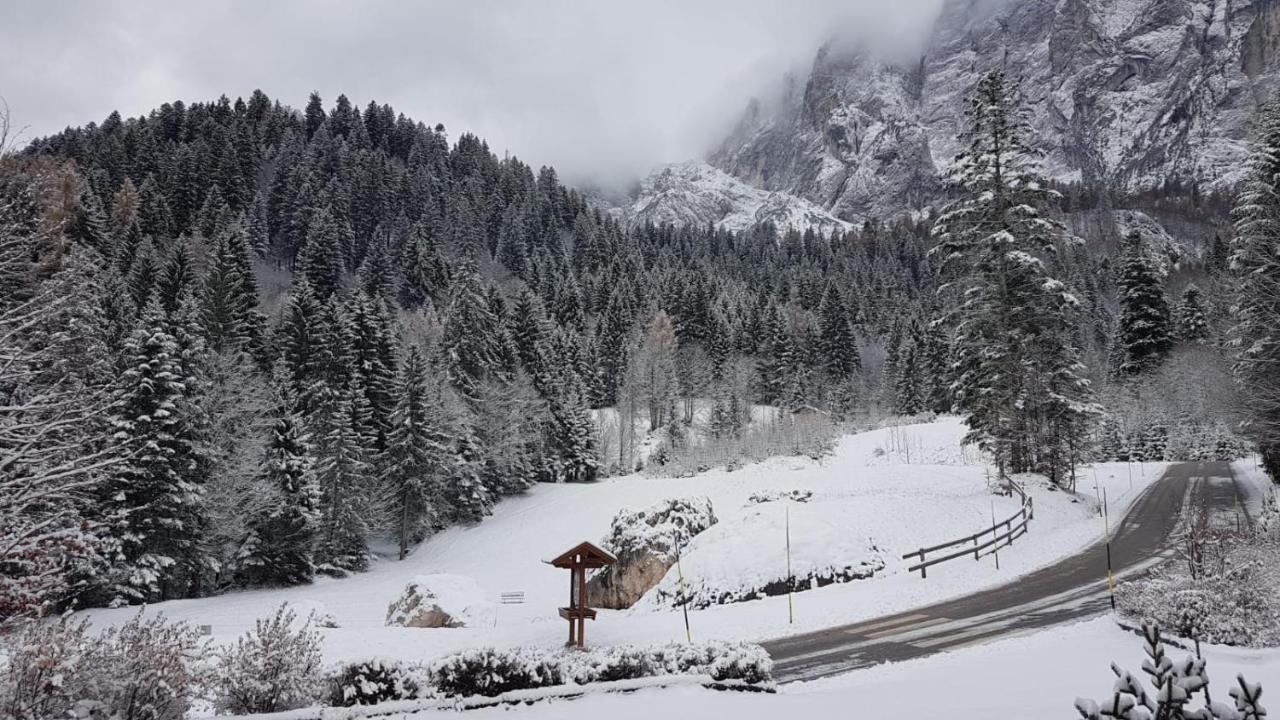 Hotel Chalet Giasenei Sagron Mis Exteriör bild