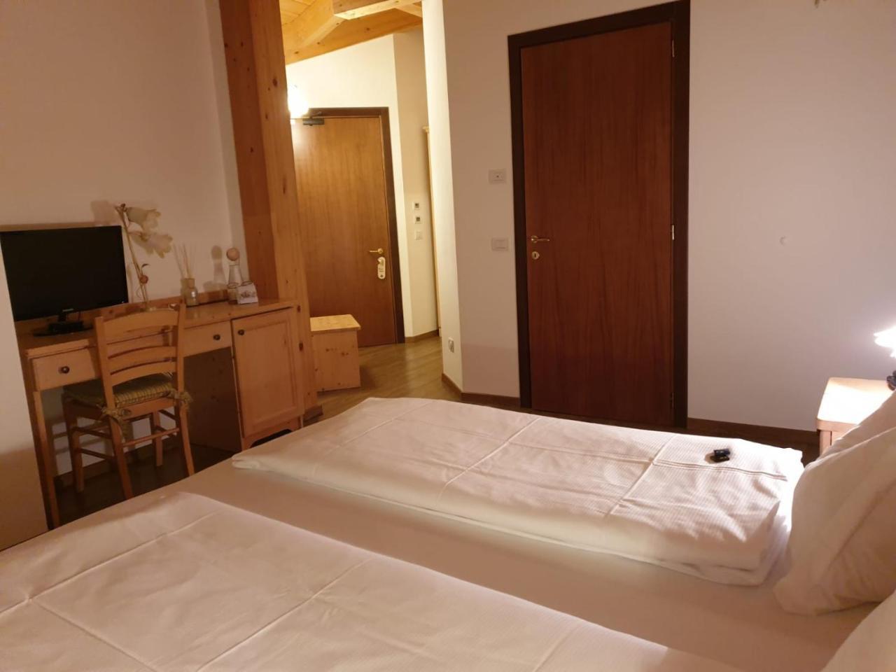 Hotel Chalet Giasenei Sagron Mis Exteriör bild